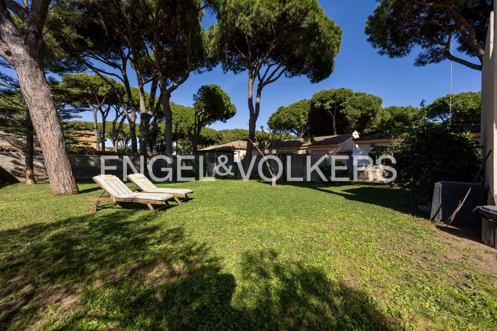 Jardí de Casa o xalet en venda en Chiclana de la Frontera amb Calefacció, Jardí privat i Terrassa