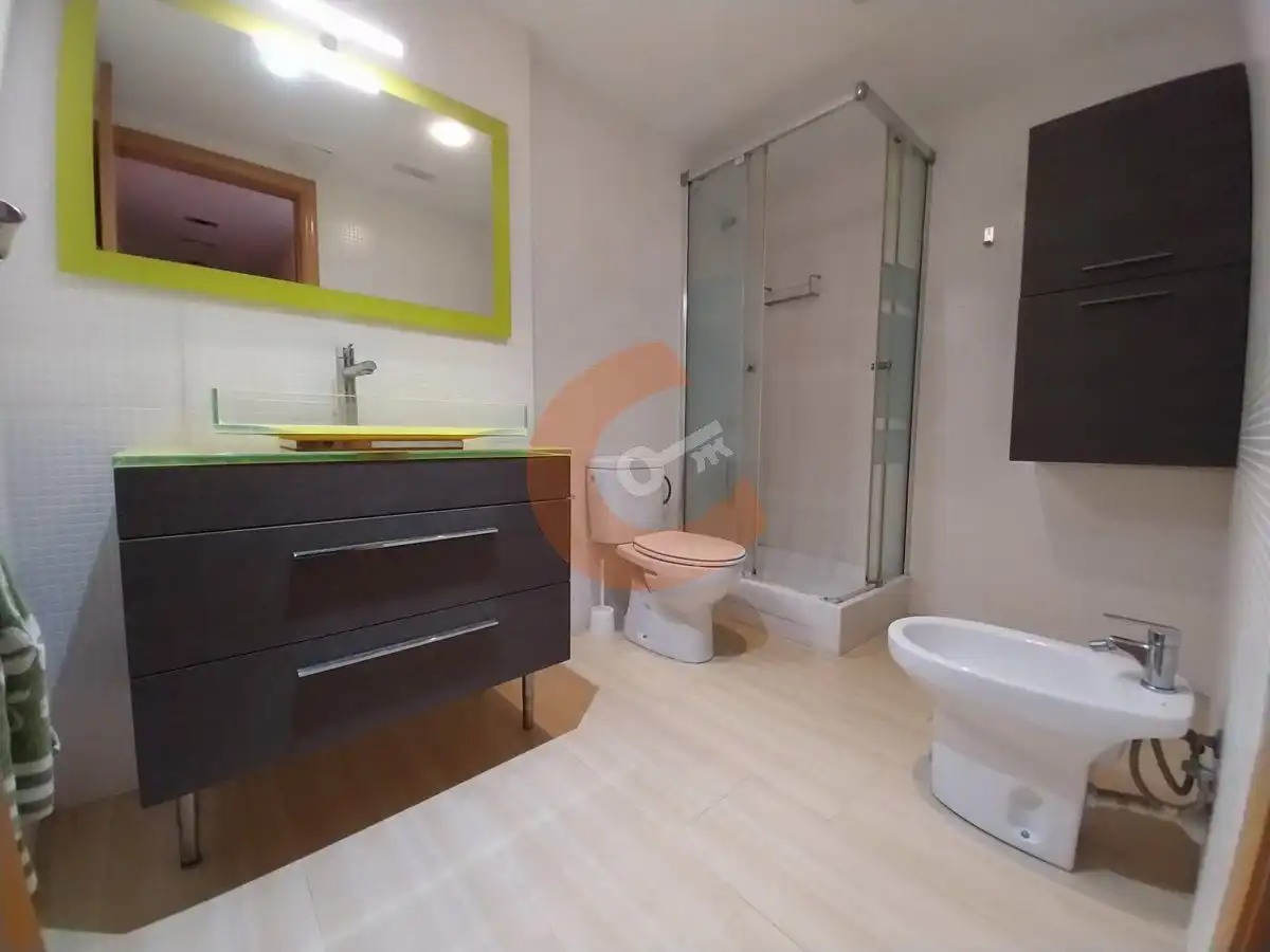 Bathroom of Flat for sale in El Vendrell  with Air Conditioner, Heating and Parquet flooring
