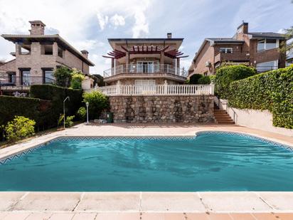 Piscina de Casa o xalet en venda en Torrelodones amb Calefacció, Jardí privat i Terrassa