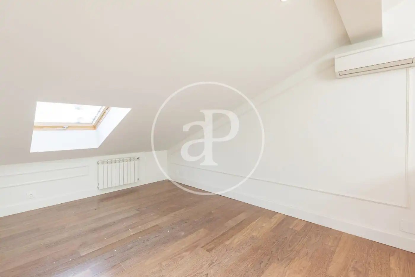 Bedroom of Houses for rent in Madrid  with Air Conditioner, Heating and Private garden