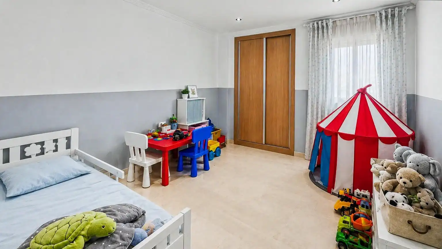 Bedroom of Flat for sale in Oliva  with Air Conditioner, Heating and Terrace