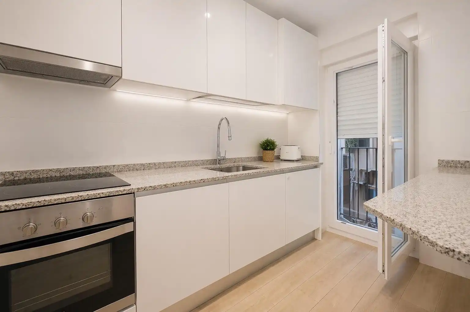 Cocina de Piso de alquiler en Madrid con Calefacción, Trastero y Amueblado