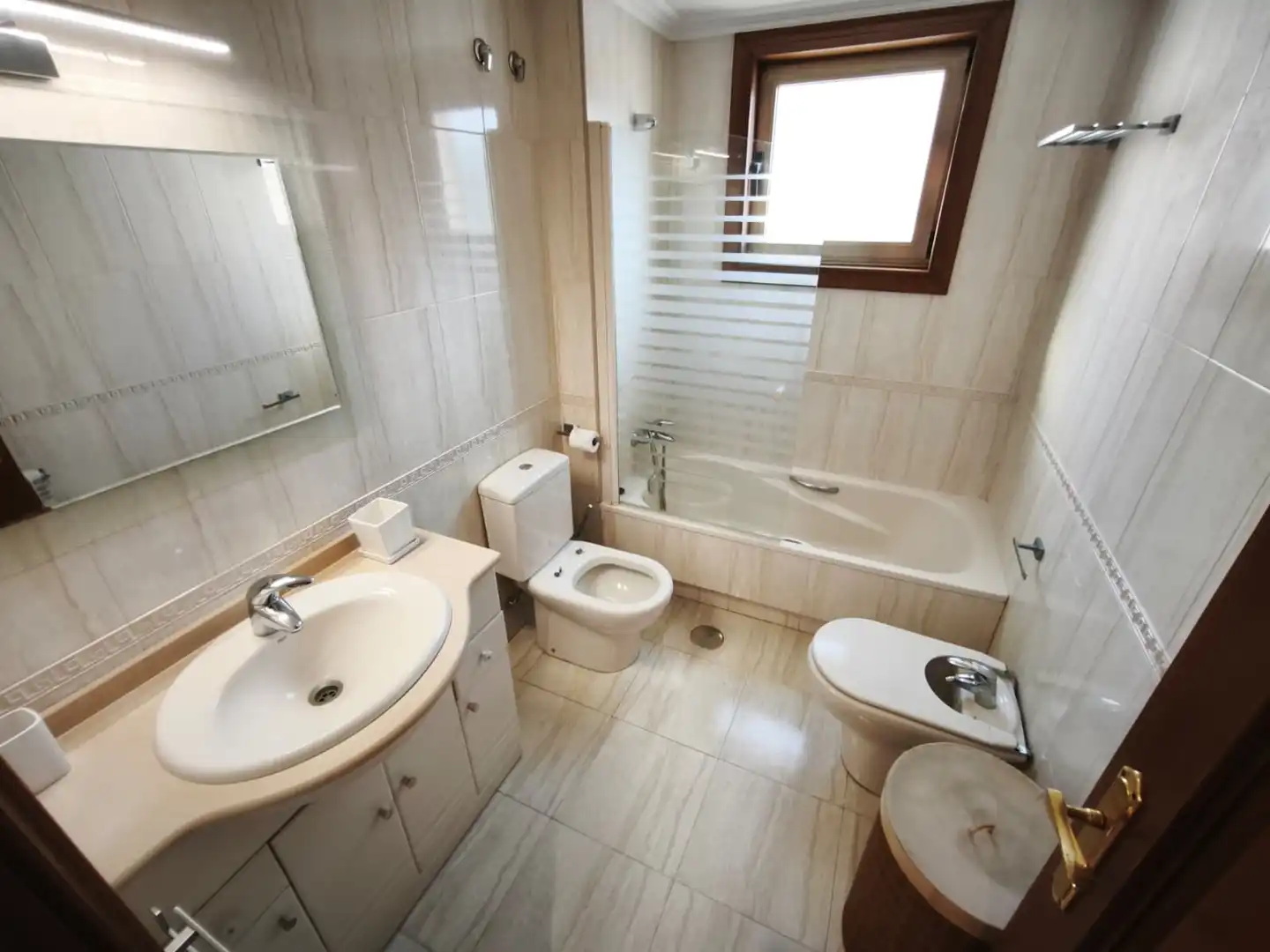 Baño de Piso de alquiler en Vigo  con Amueblado