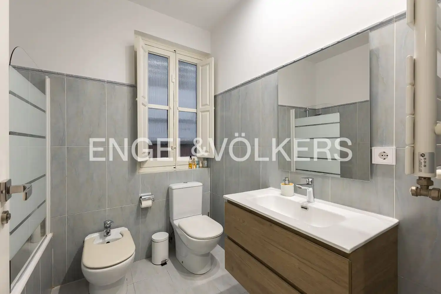 Baño de Apartamento en venta en Valencia con Aire acondicionado, Calefacción y Parquet