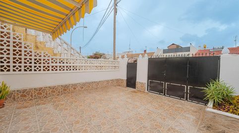 Foto 4 de Casa adosada en venta en Torreta II, Zona Carrefour - Urbanizaciones, Torrevieja