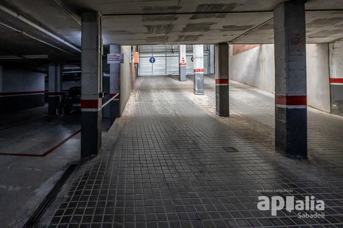 Aparcament de Àtic en venda en Centre - Sant Oleguer