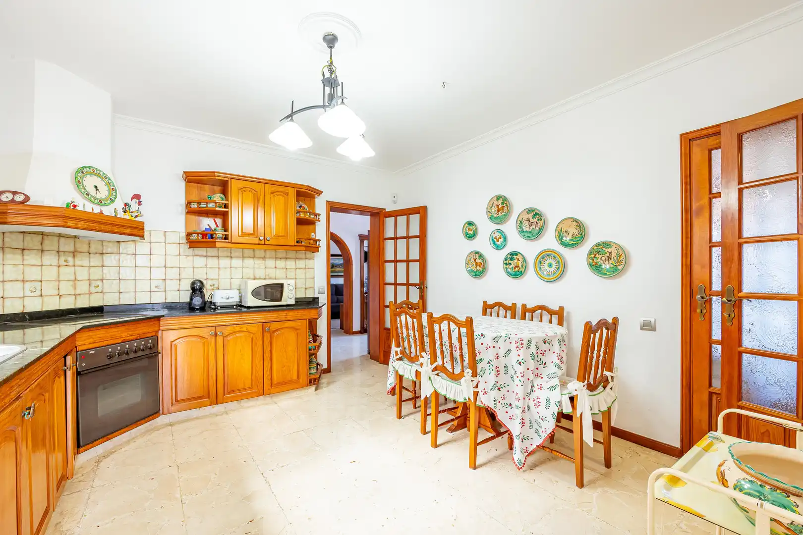 Cuina de Casa o xalet en venda en Las Palmas de Gran Canaria amb Aire condicionat, Jardí privat i Terrassa