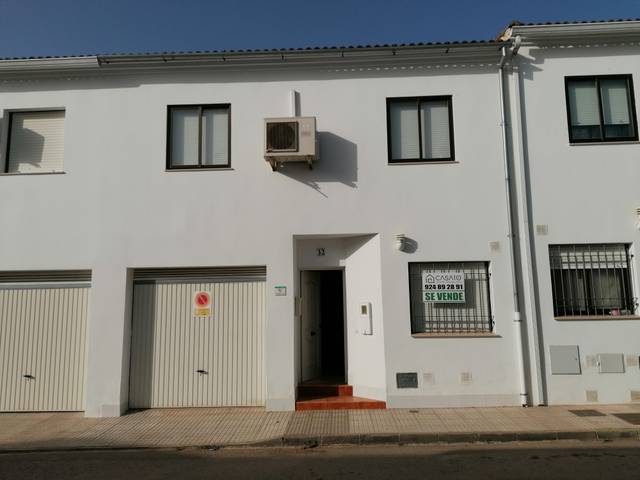 Casa adosada en Venta en Calle Donantes de Sangre en Azuaga