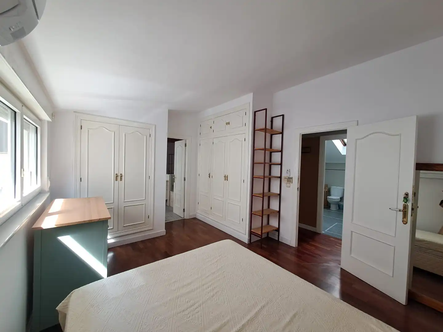 Bedroom of Flat for rent in Salamanca  with Air Conditioner, Heating and Parquet flooring