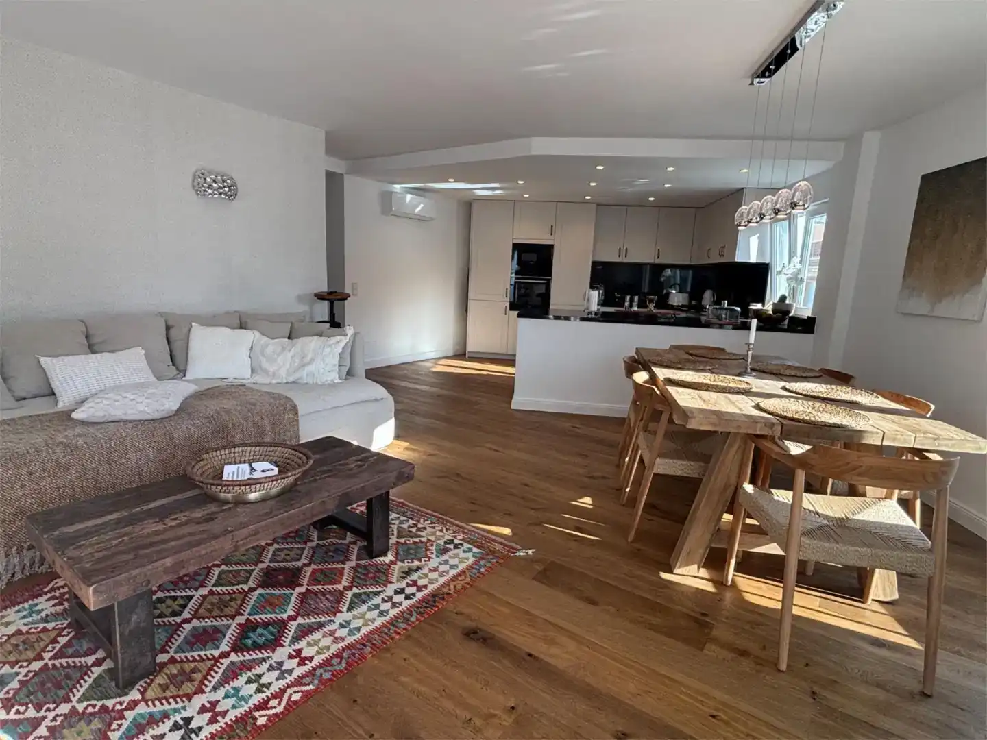 Sala d'estar de Pis en venda en Estepona amb Aire condicionat i Balcó