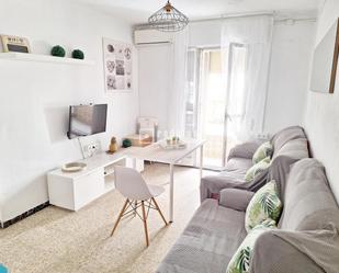 Sala d'estar de Pis de lloguer en  Sevilla Capital amb Aire condicionat, Terrassa i Moblat