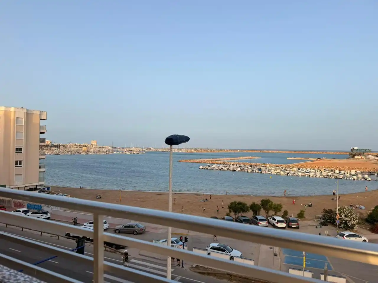 Terrassa de Pis de lloguer en Torrevieja amb Aire condicionat, Terrassa i Moblat