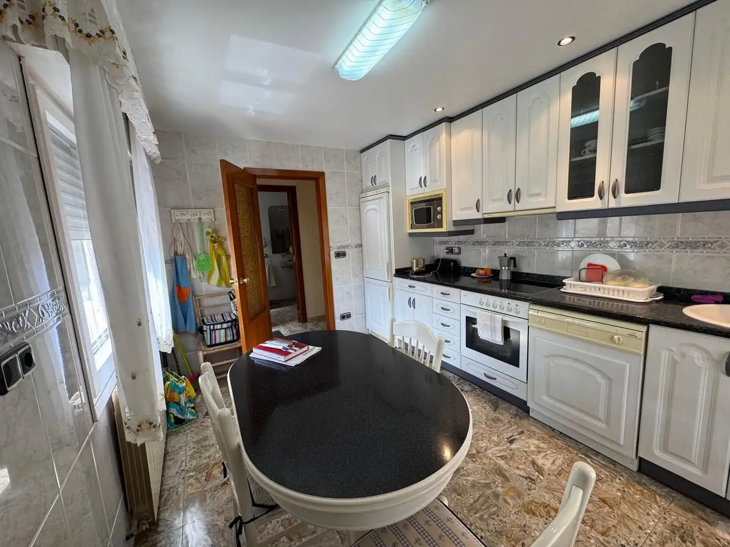 Kitchen of Houses for sale in Brea de Aragón