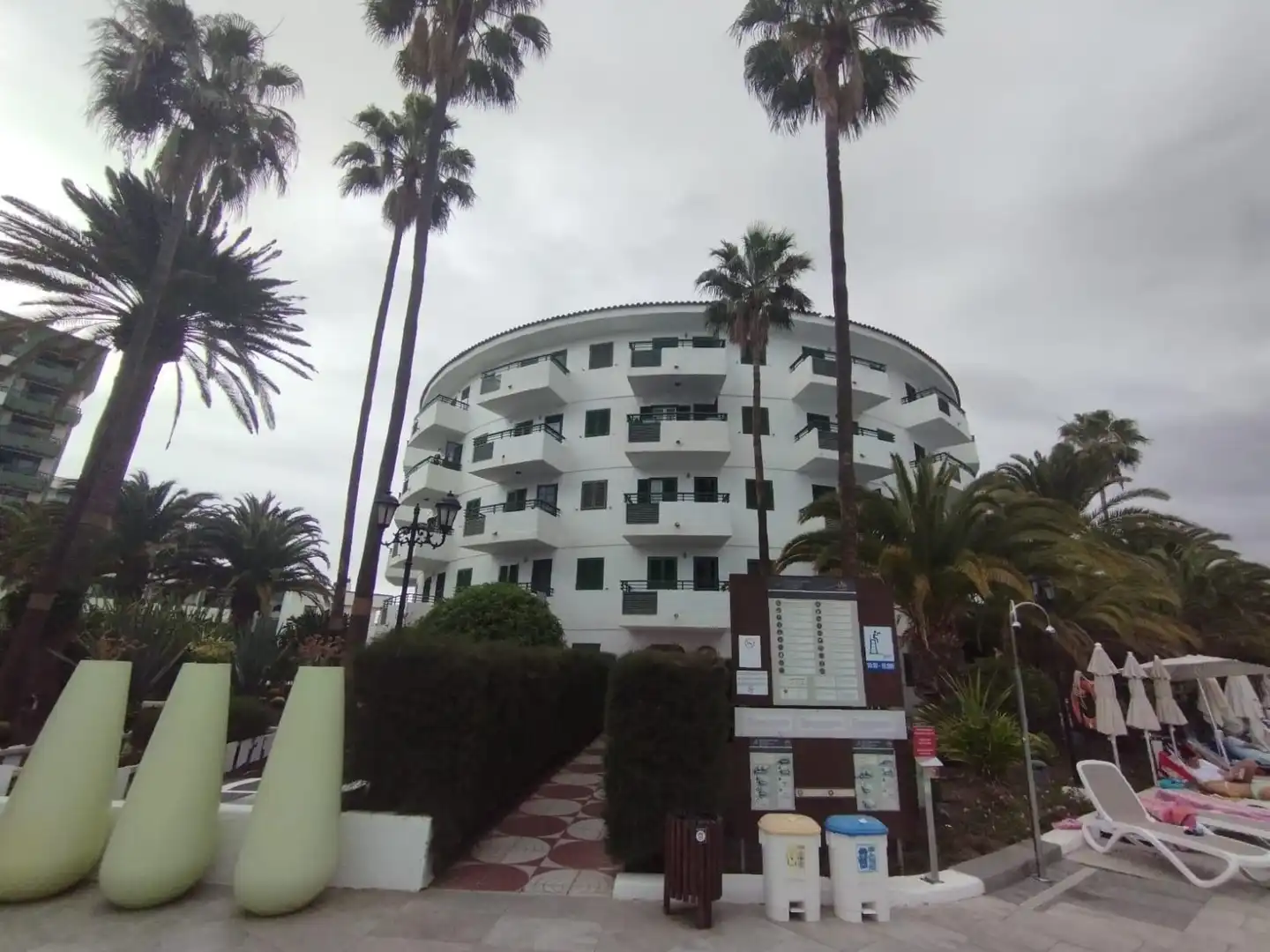 Vista exterior de Apartamento en venta en San Bartolomé de Tirajana con Balcón y Piscina comunitaria