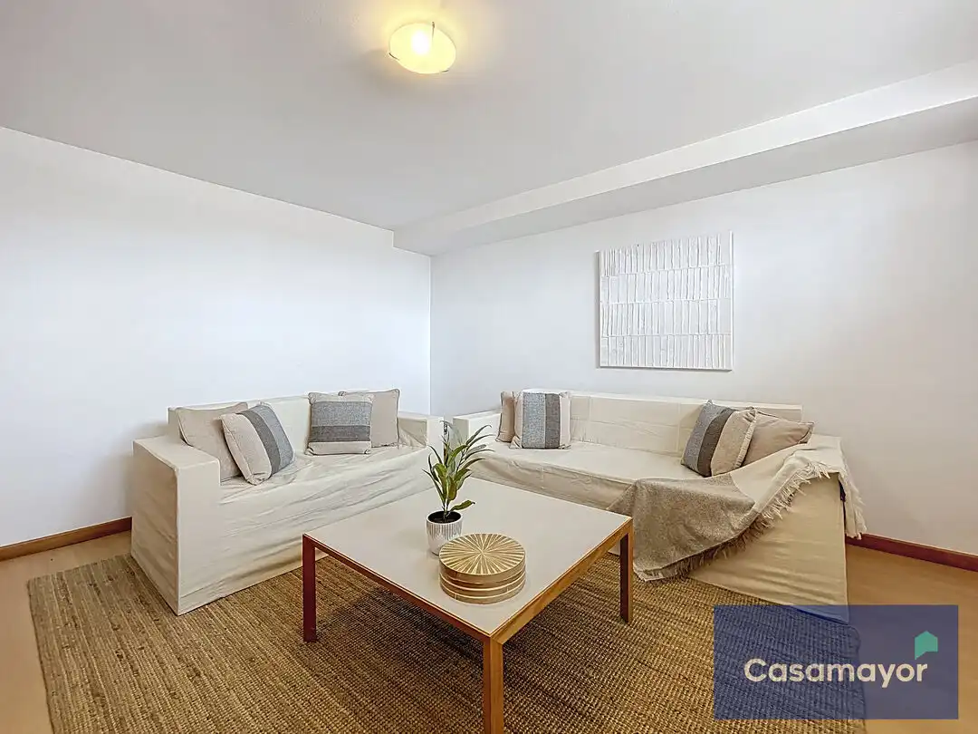 Sala d'estar de Casa adosada en venda en Alicante / Alacant amb Aire condicionat, Calefacció i Jardí privat
