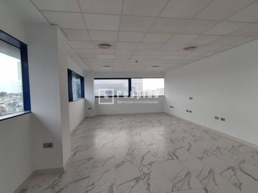 Oficina con ascensor en venta en del Pino Estrobo