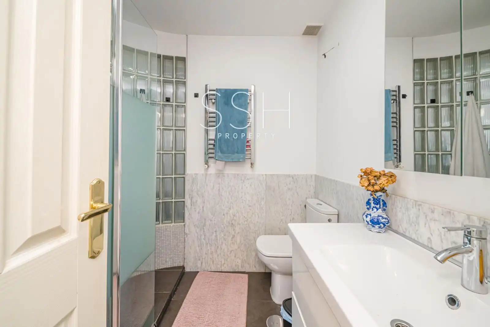 Baño de Piso de alquiler en Población de Arroyo con Aire acondicionado, Calefacción y Amueblado