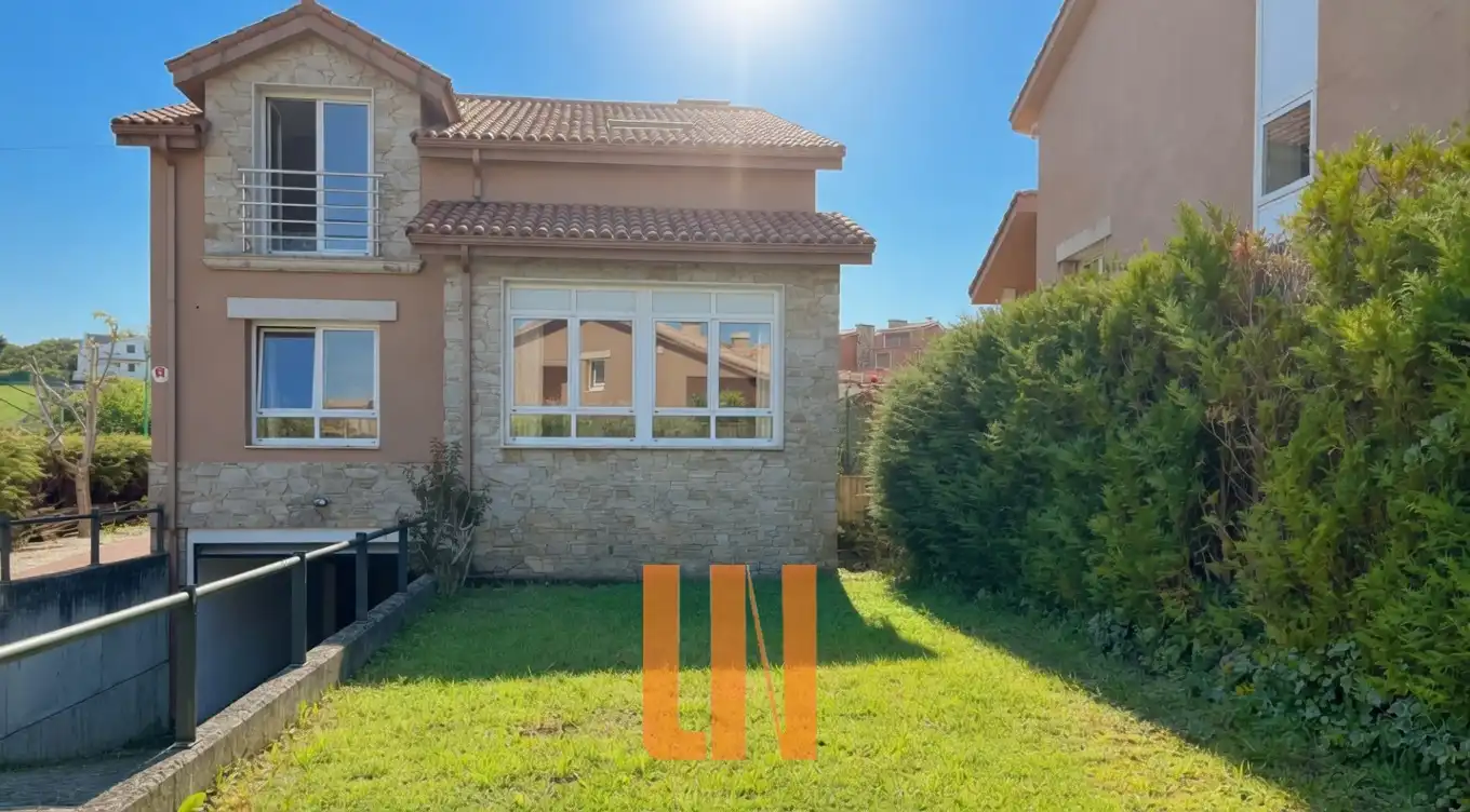 Vista exterior de Casa o chalet en venta en Miño con Calefacción, Jardín privado y Parquet