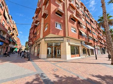 Local comercial en venda a Calle de la Cruz del Sur 22
