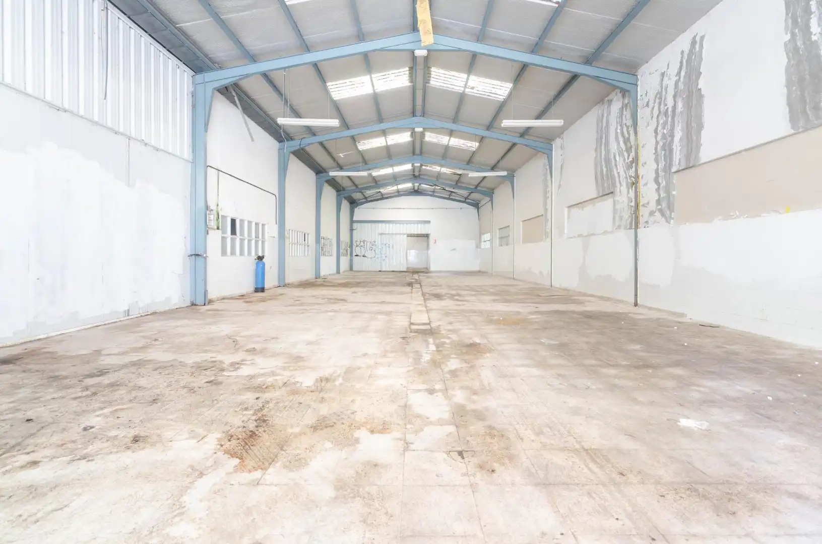 Vista exterior de Nave industrial en venta en Piloña
