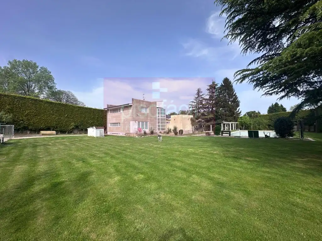 Garden of Houses for sale in Guntín