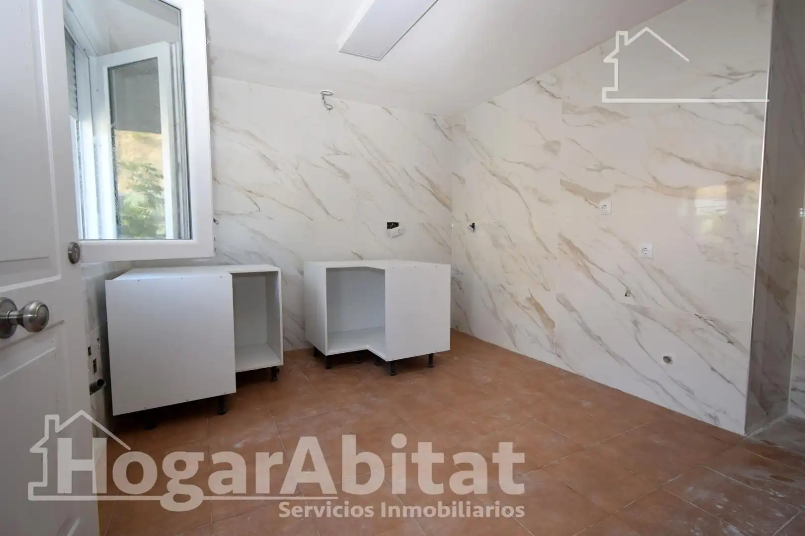 Cuina de Casa o xalet en venda en Chiva amb Aire condicionat, Calefacció i Jardí privat