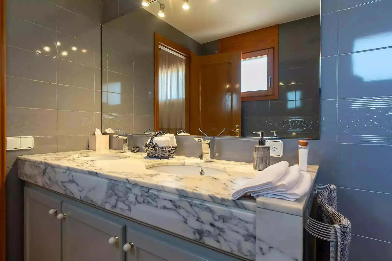 Bathroom of Houses for sale in Banyoles  with Swimming Pool and Furnished