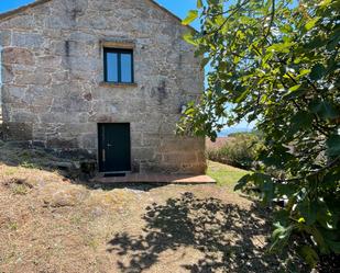 Vista exterior de Finca rústica de lloguer en Cangas  amb Terrassa i Balcó