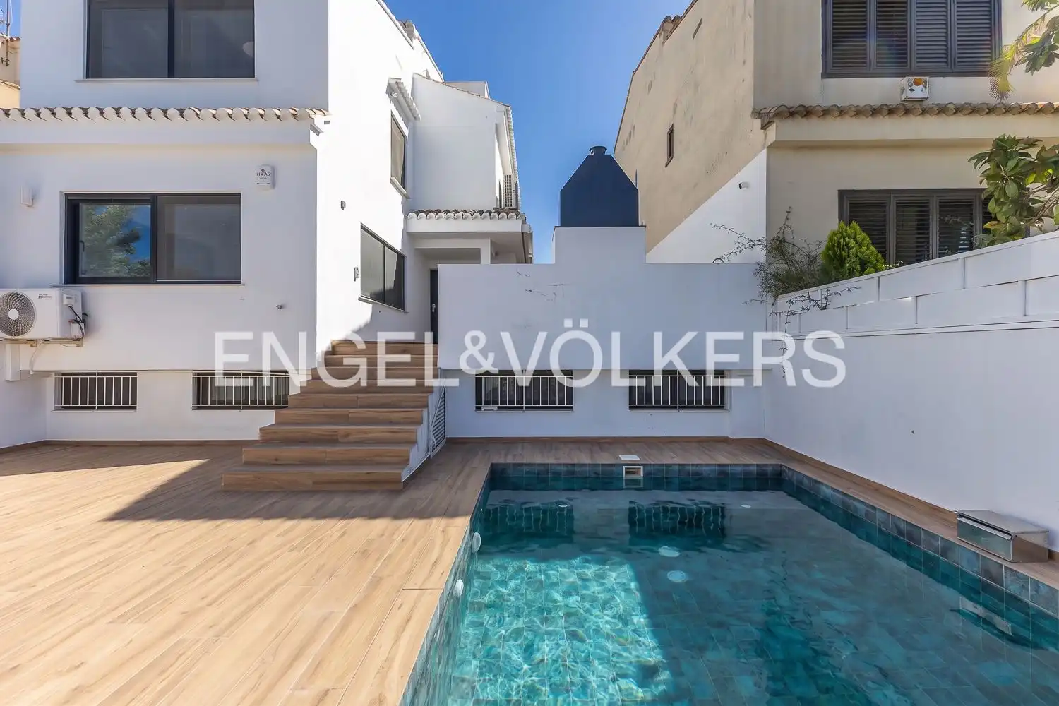 Vista exterior de Casa o xalet en venda en Gandia amb Aire condicionat, Calefacció i Terrassa
