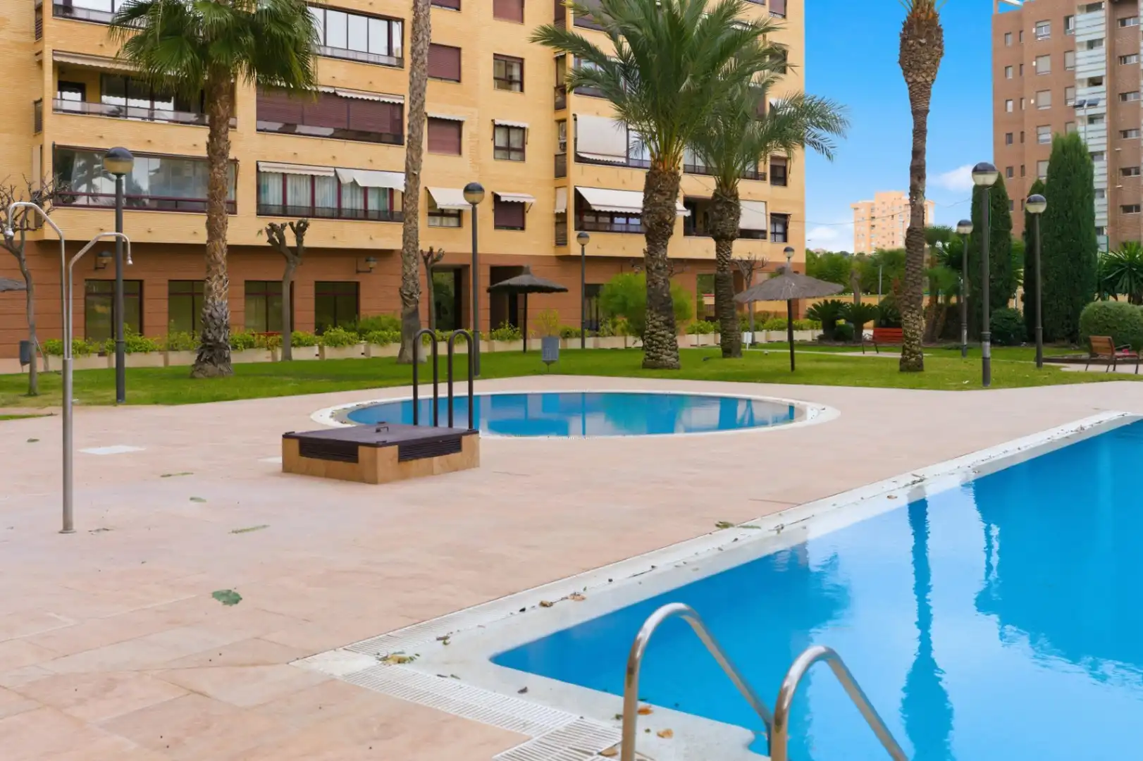 Piscina de Àtic en venda en Alicante / Alacant amb Aire condicionat, Calefacció i Jardí privat