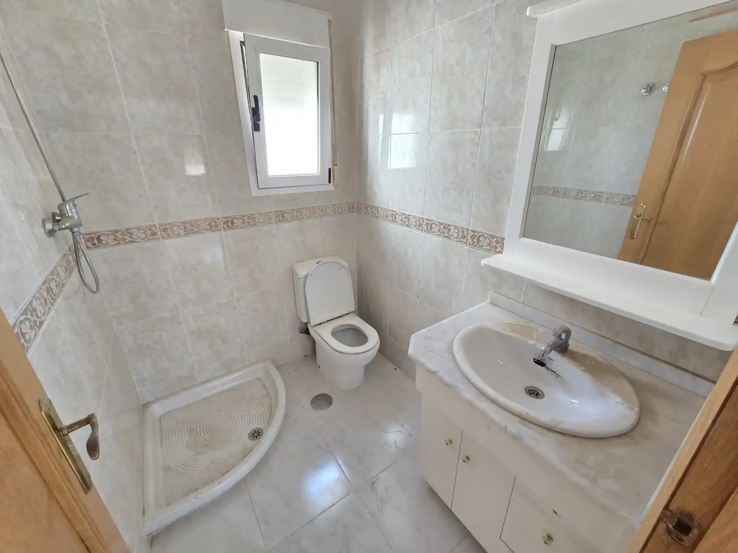Baño de Casa o chalet en venta en Jacarilla con Jardín privado, Piscina y Amueblado