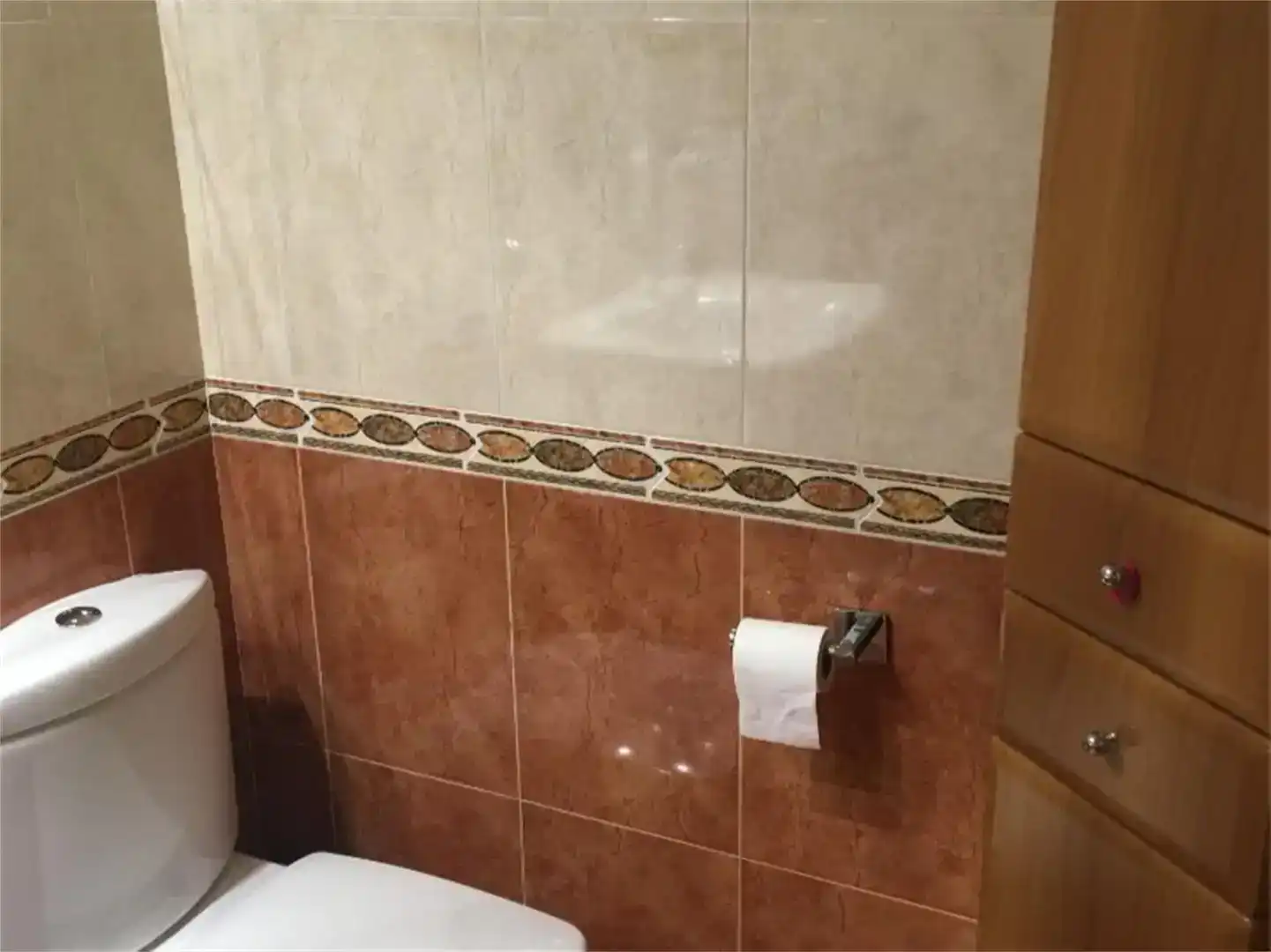 Badezimmer von Wohnung zur Miete in  Jaén Capital mit Klimaanlage, Schwimmbad und Balkon