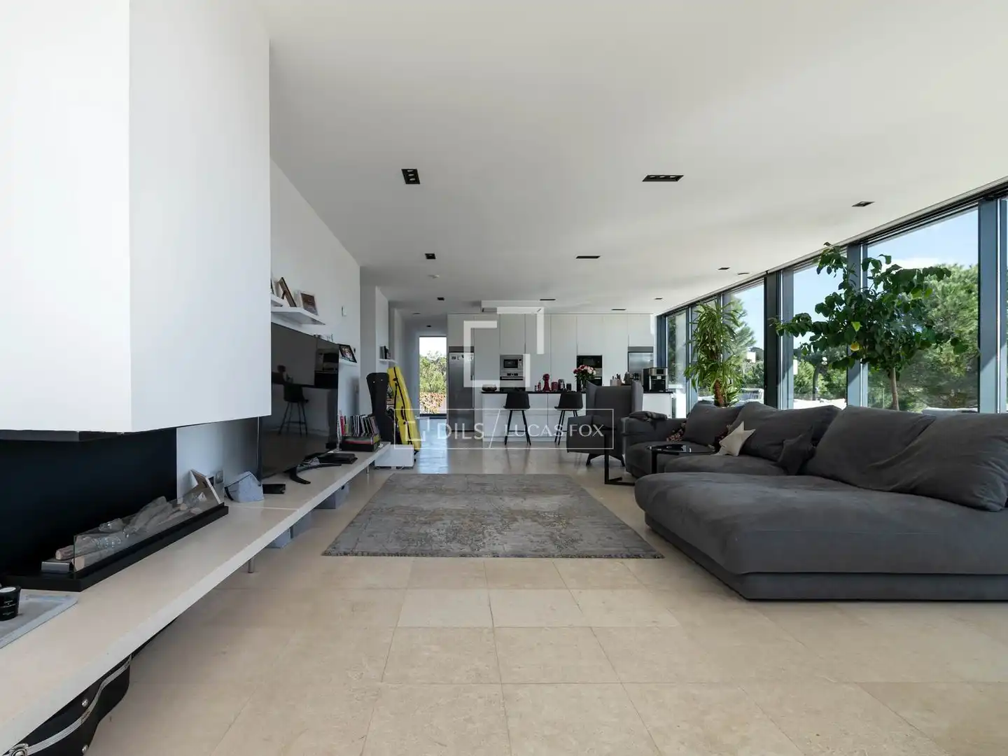 Sala d'estar de Casa o xalet en venda en Torrelodones amb Jardí privat, Terrassa i Traster