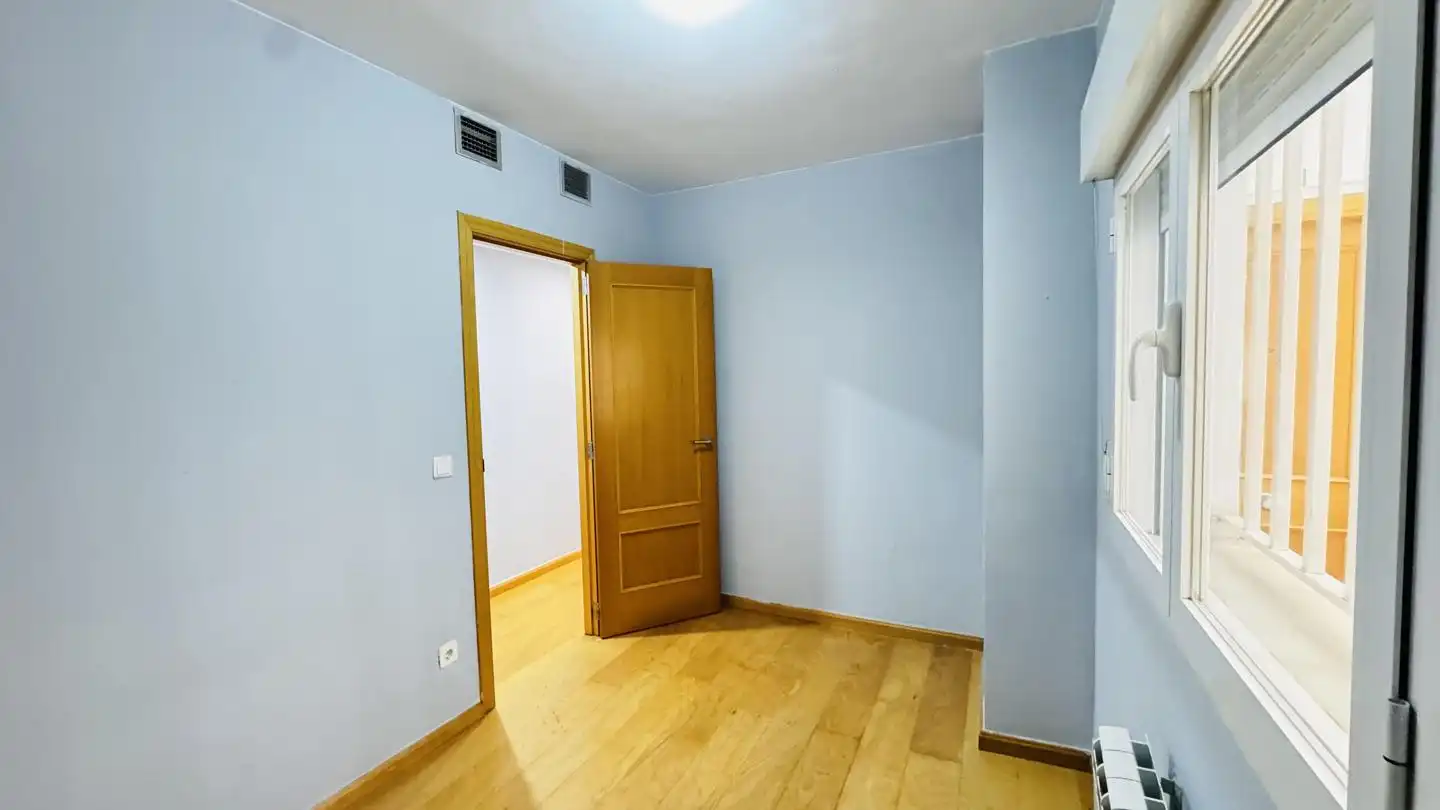 Schlafzimmer von Wohnung zum Verkauf in Zaragoza mit Klimaanlage, Heizung und Parkett