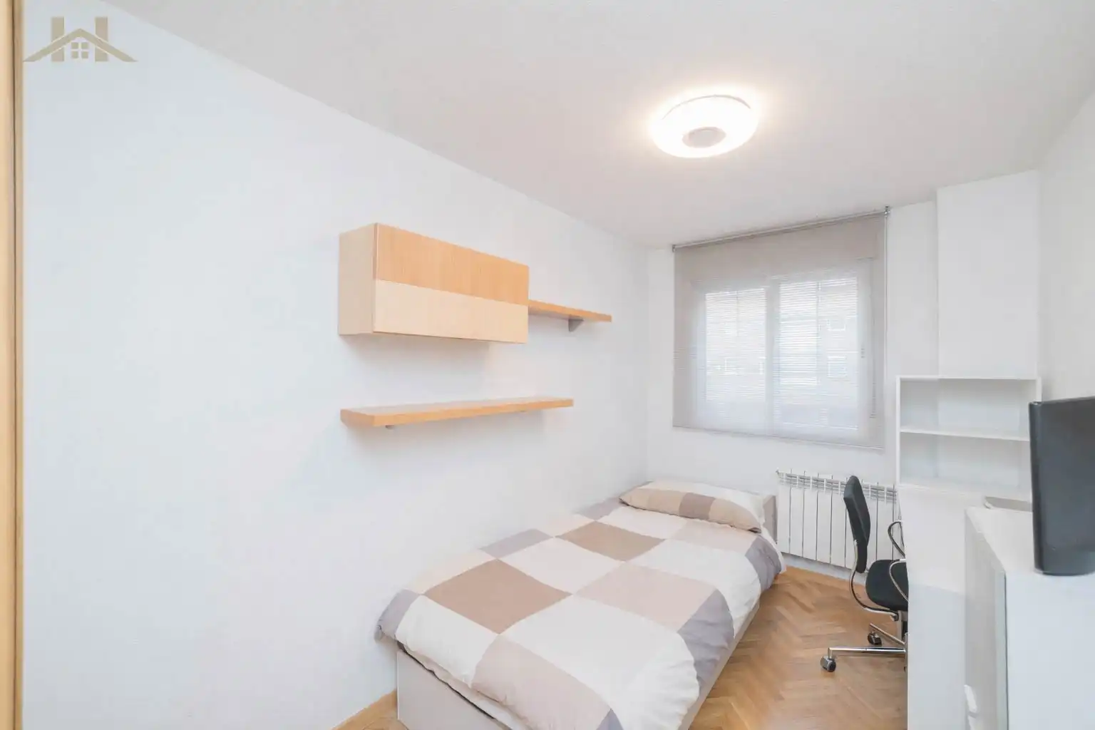 Bedroom of Flat for sale in Móstoles  with Air Conditioner, Heating and Community pool