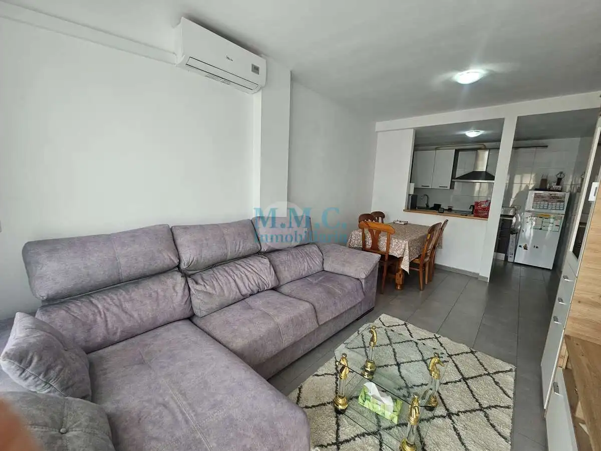 Sala de estar de Piso en venta en Roquetas de Mar con Terraza y Amueblado