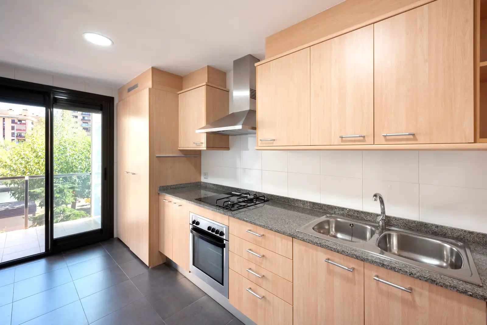 Kitchen of Flat for rent in Sabadell  with Heating, Parquet flooring and Oven