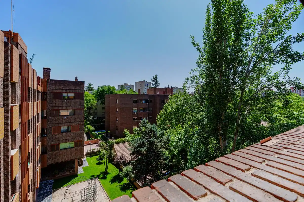 Habitación de Piso en venta en Madrid con Calefacción, Jardín privado y Piscina