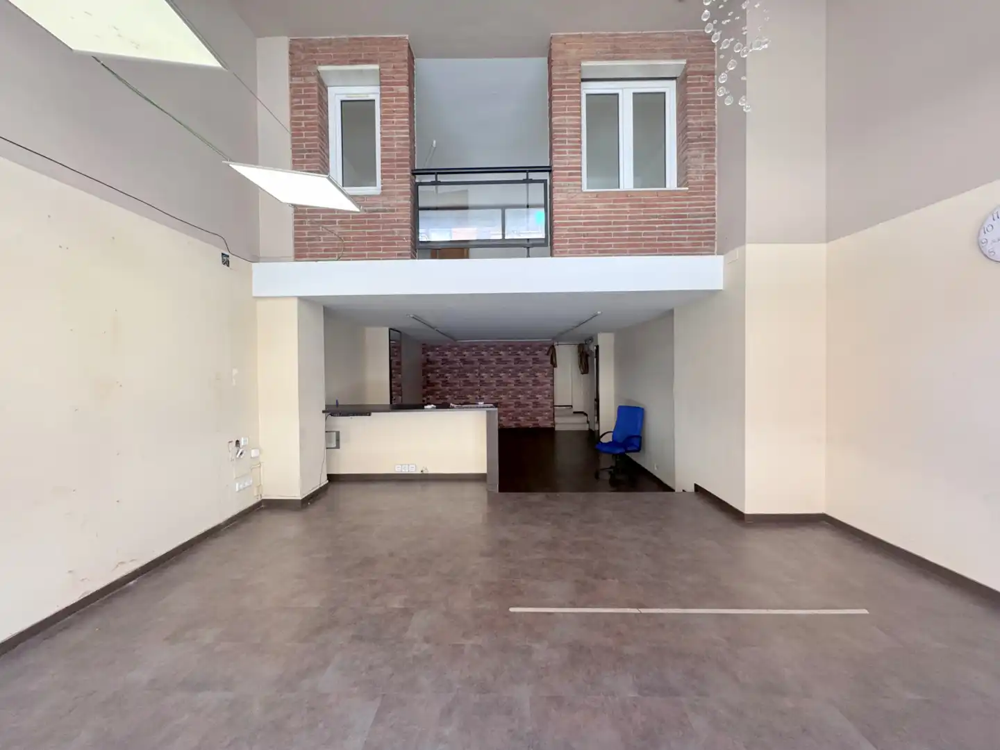 Local comercial de lloguer a Carrer de Francesc Macià i Llussà 11