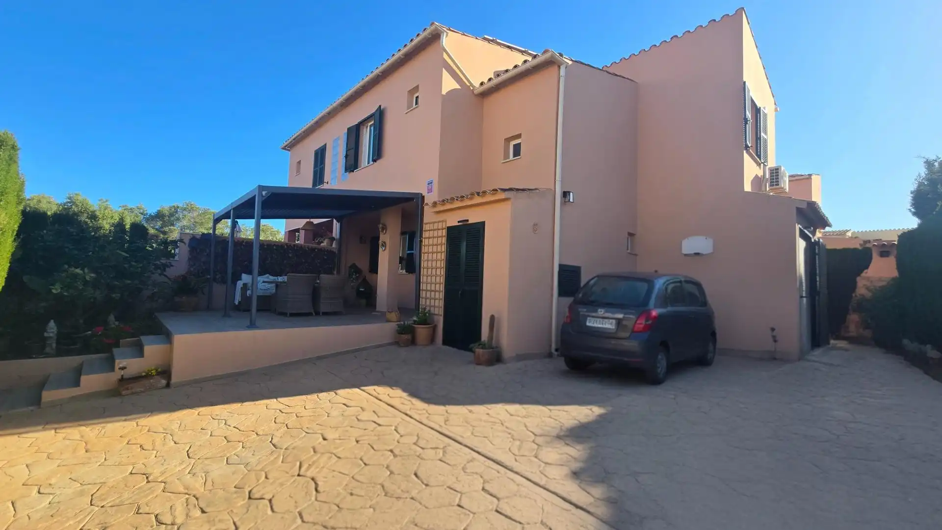 Vista exterior de Casa adosada en venda en Llucmajor amb Aire condicionat, Jardí privat i Terrassa