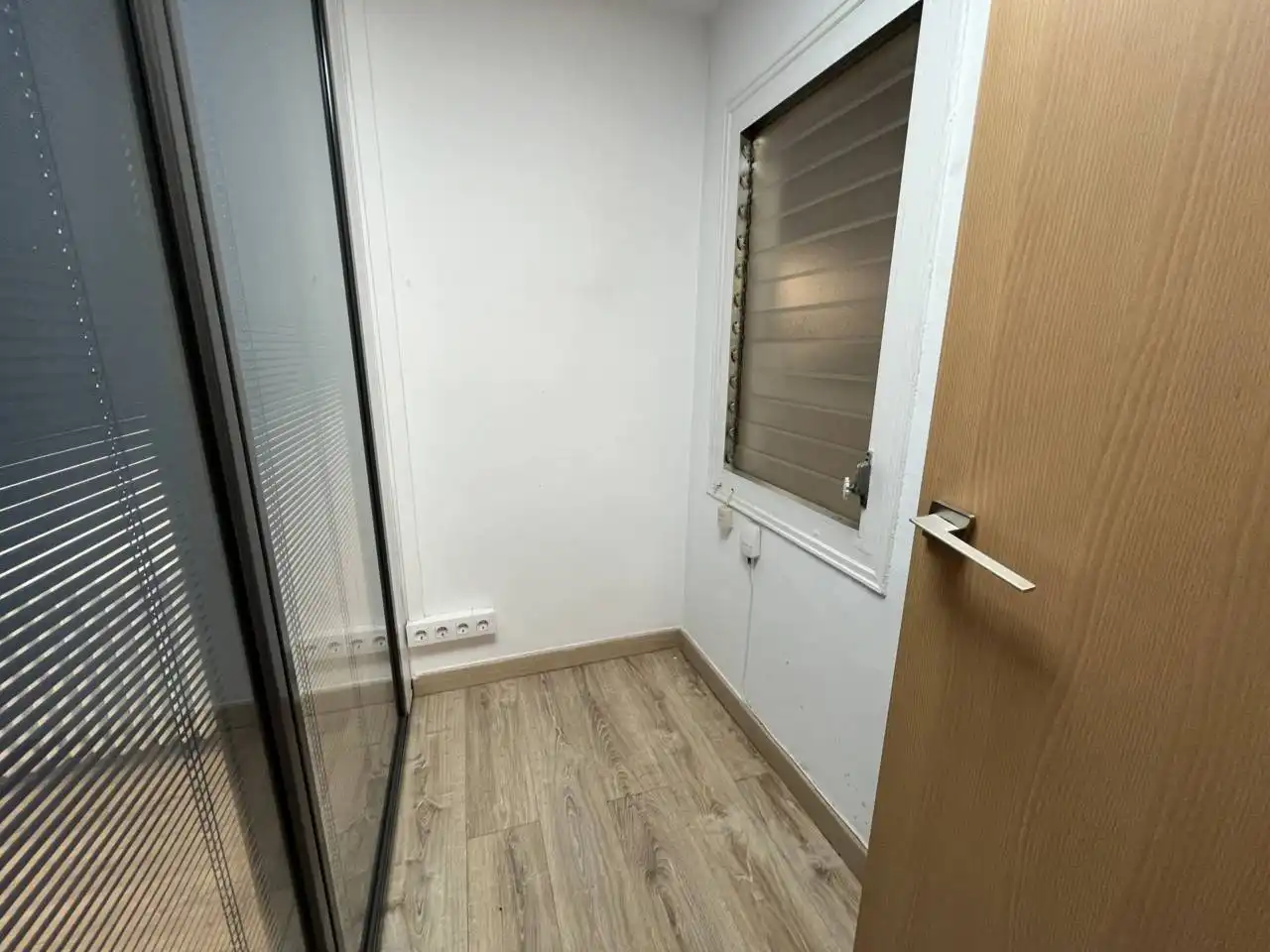 Büro zur Miete in Barcelona mit Klimaanlage, Heizung und Alarm