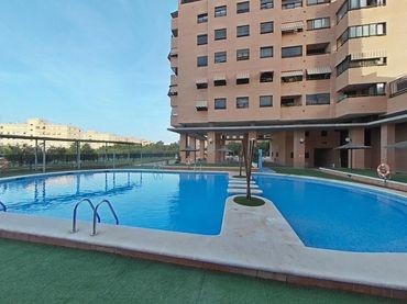 Appartamento con piscina in vendita a Av Pintor Xavier Soler - Res Las Acacias -