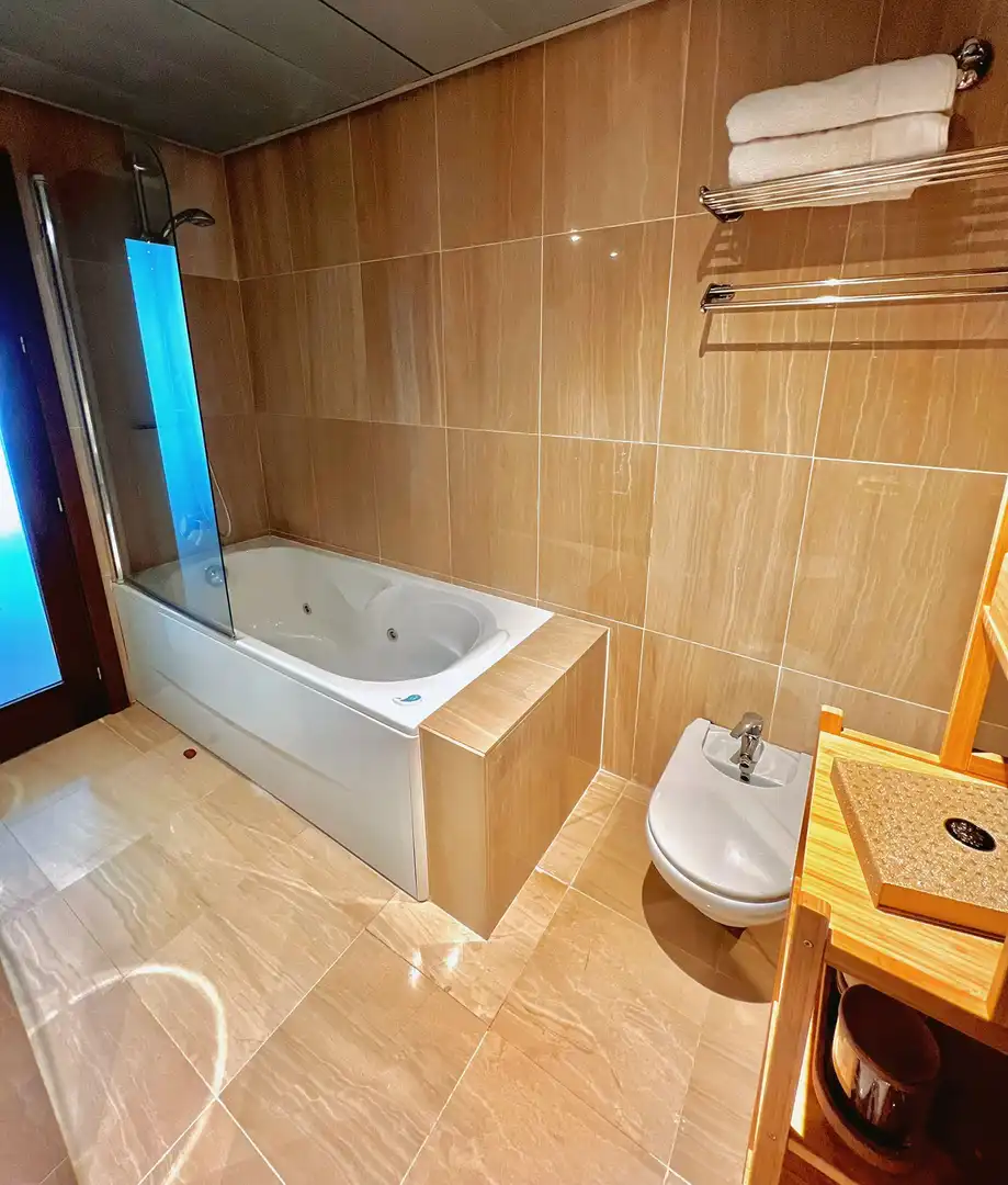 Bany de Apartament de lloguer en Estepona