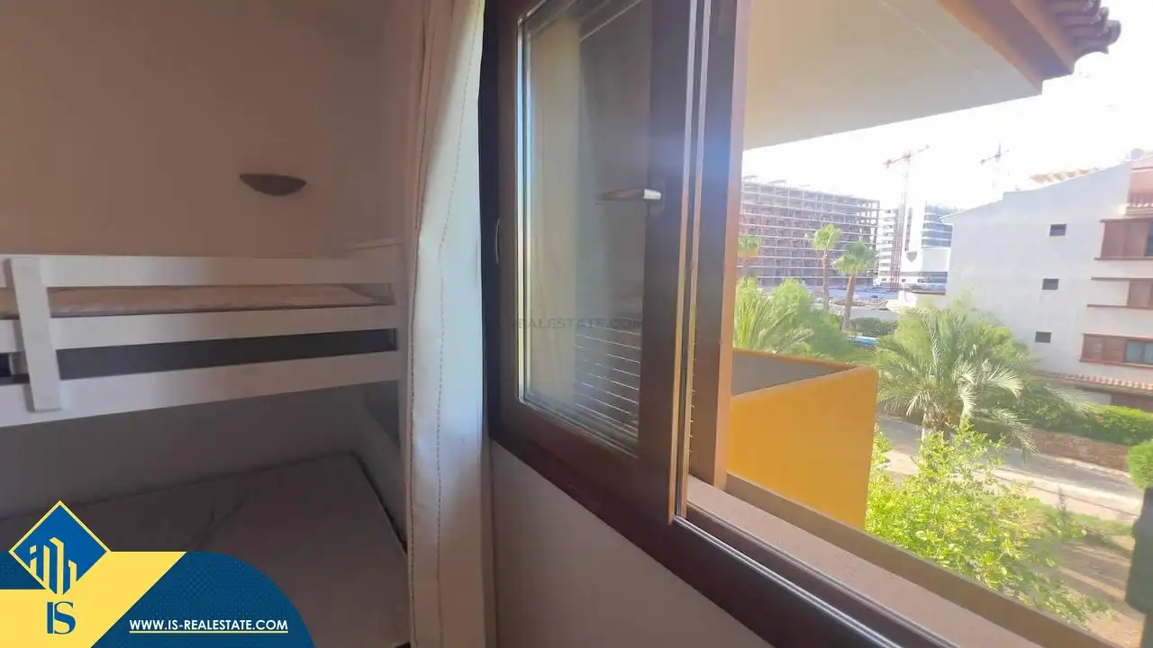 Dormitori de Pis de lloguer en Torrevieja amb Terrassa, Moblat i Forn
