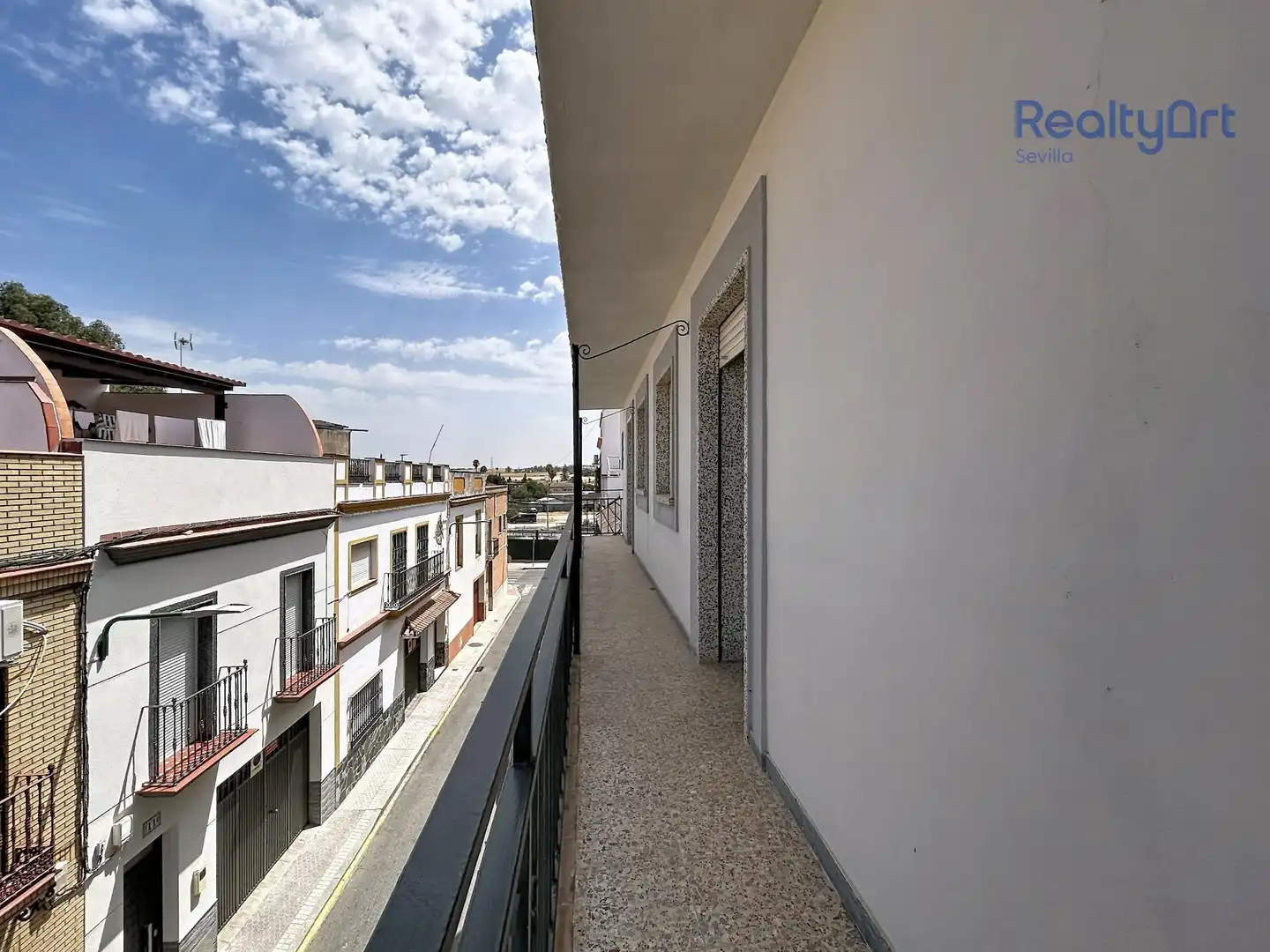 Vista exterior de Casa o xalet en venda en Sevilla amb Aire condicionat, Terrassa i Balcó