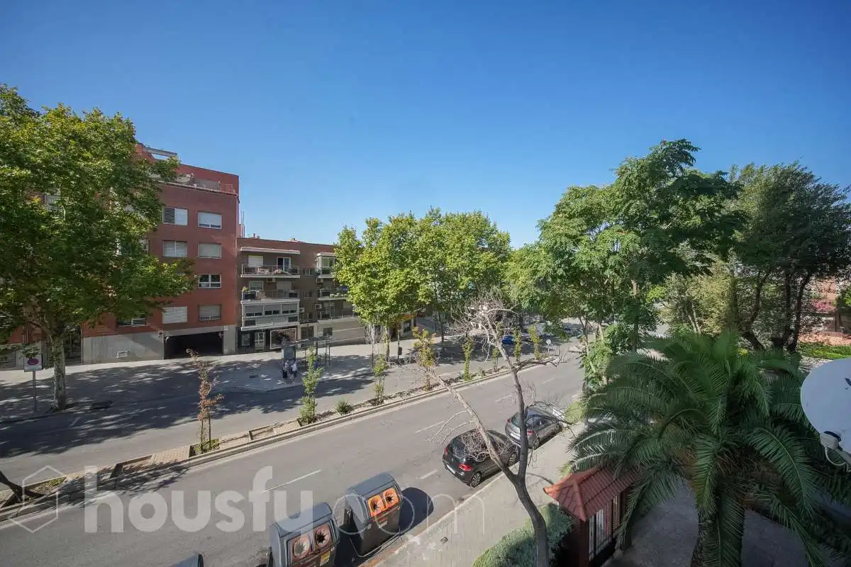Vista exterior de Pis en venda en Madrid amb Calefacció, Terrassa i Moblat