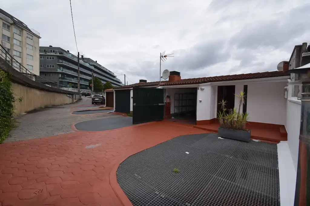 Parking of Detached homes for sale in Sada (A Coruña)  with Heating, Parquet flooring and Oven