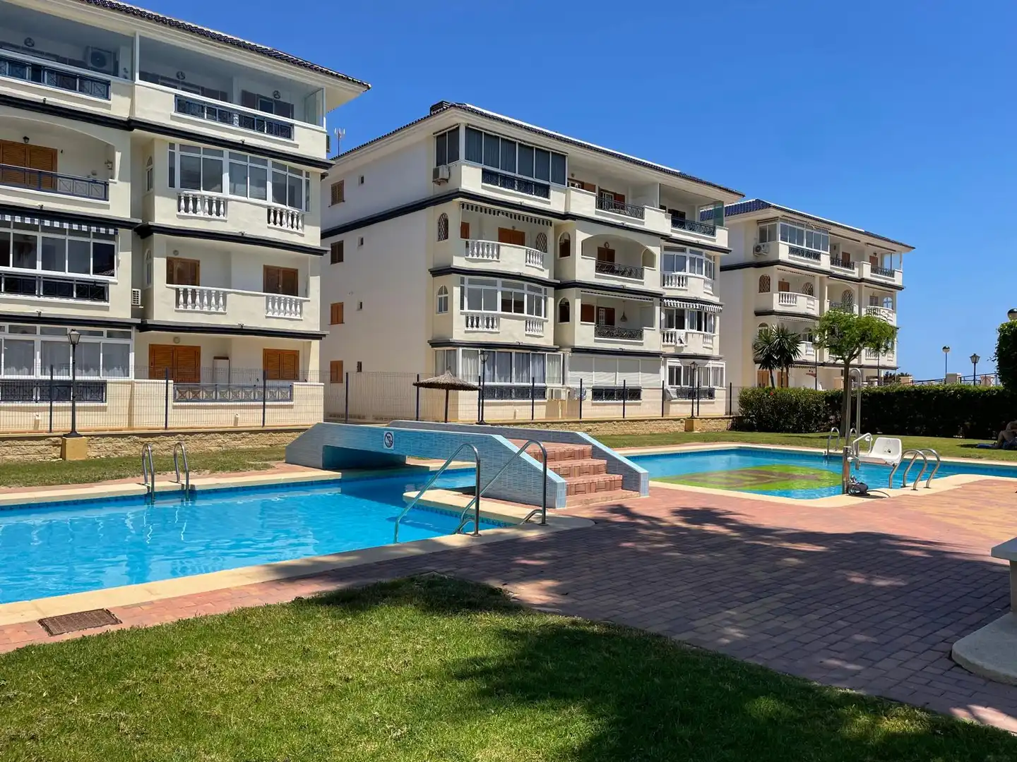 Swimming pool of Flat for sale in Torrevieja  with Air Conditioner, Terrace and Community pool