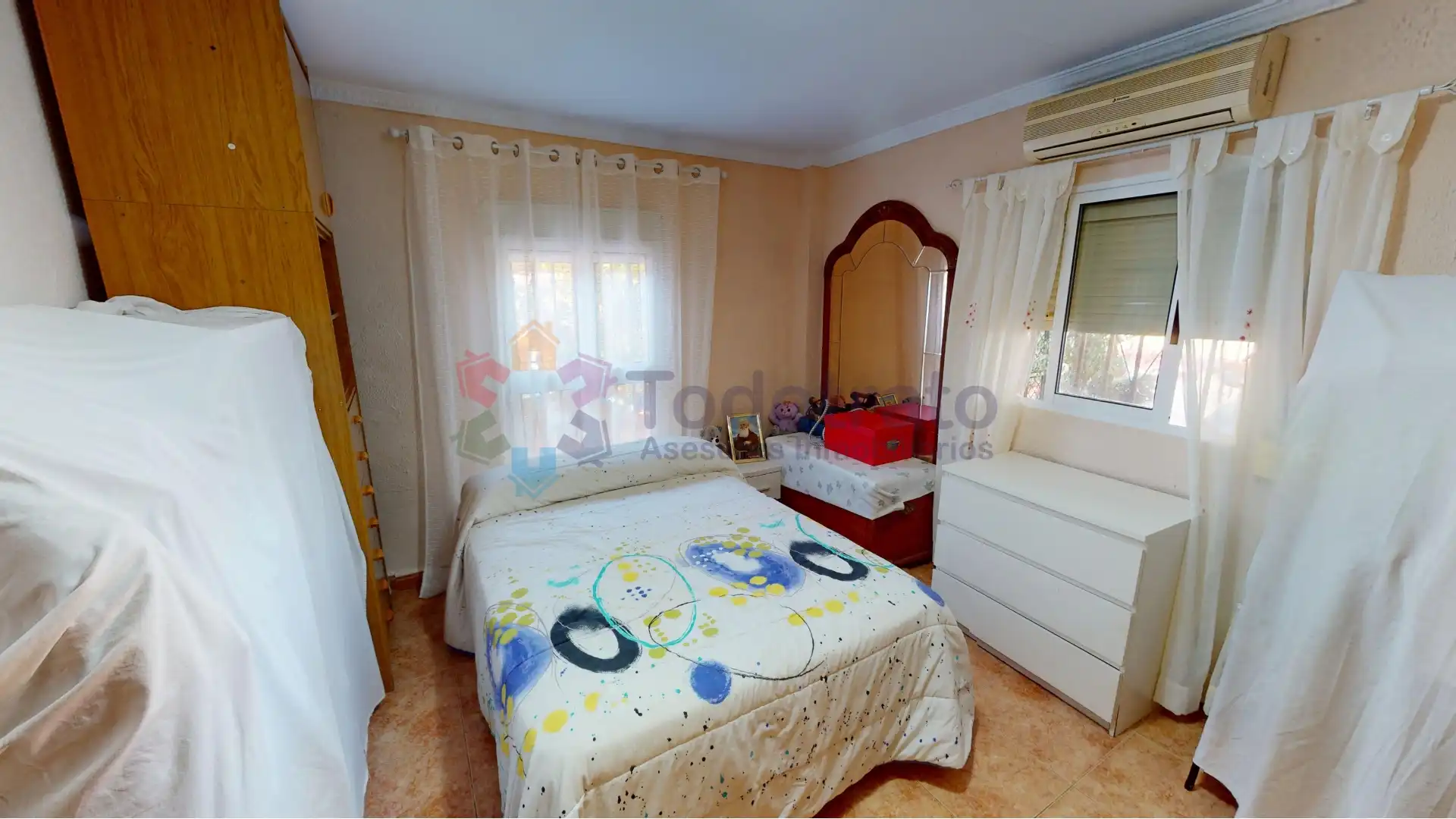 Dormitori de Casa o xalet en venda en Alcalá de Guadaira amb Aire condicionat, Jardí privat i Piscina