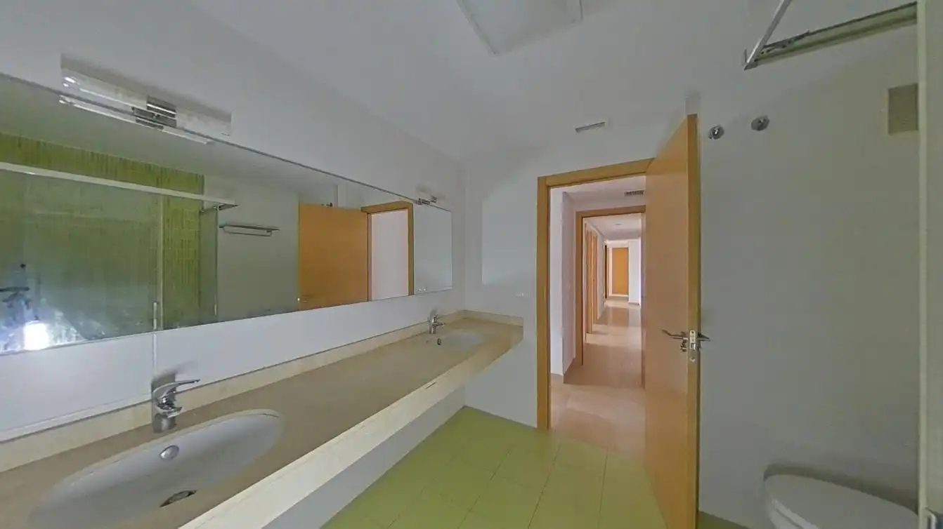 Baño de Piso en venta en Alicante / Alacant con Aire acondicionado, Calefacción y Piscina